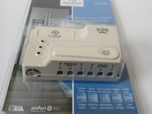 PROTECTOR DE VOLTAJE 220V FRECUENCIA 50/60Hz,